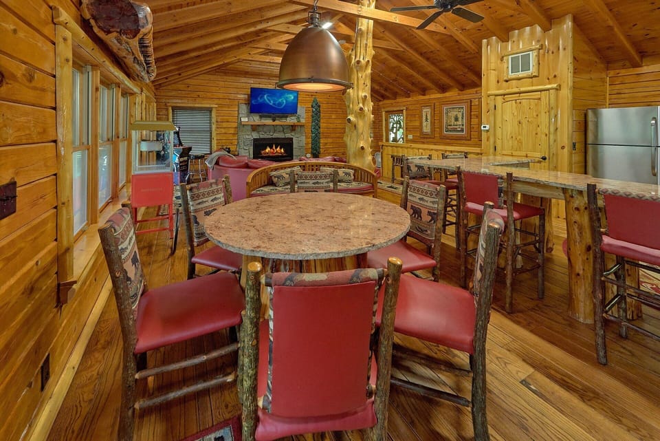 Premium River Cabin with large dining room