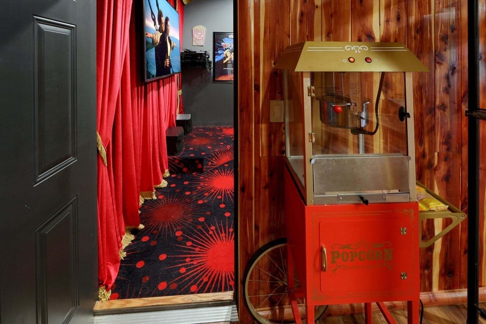 River Cabin with Theater Room and Popcorn maker