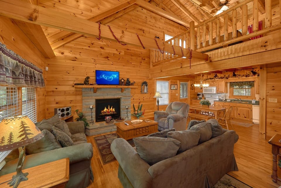 Spacious 3 Bedroom Cabin with Living Room