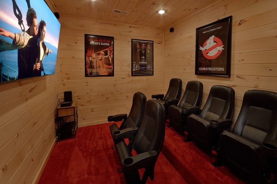 Theater Room 2 Bedroom Cabin Sleeps 6