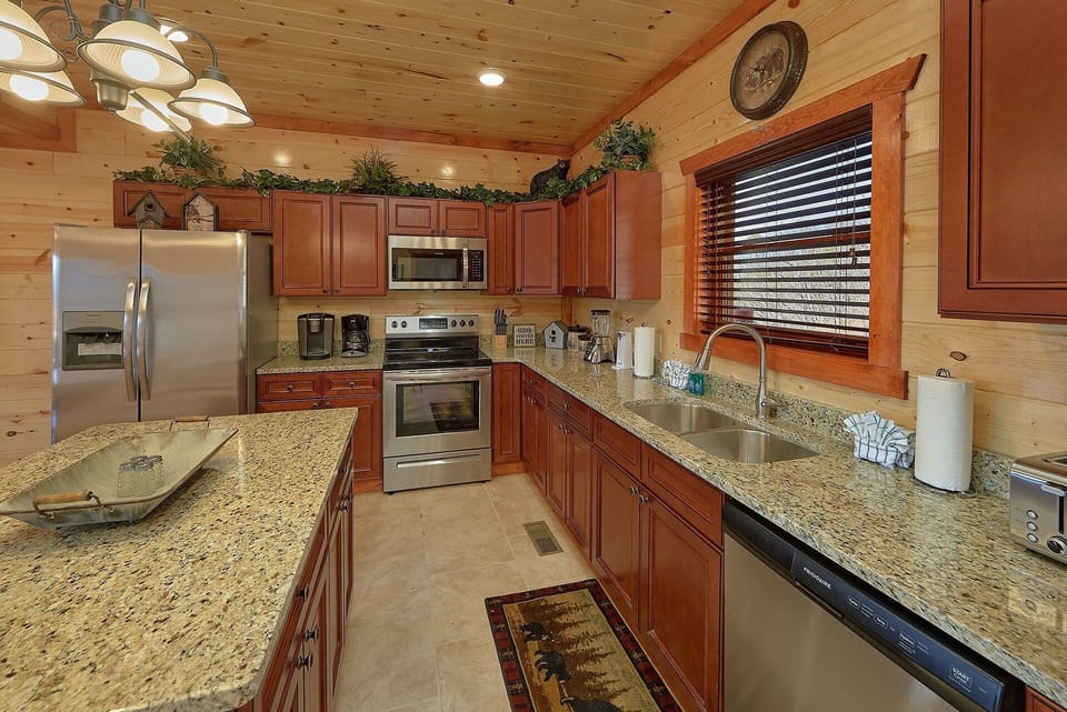 6 Bedroom Cabin with Fully Equipped Kitchen
