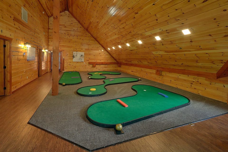 11 bedroom cabin with private putt putt course