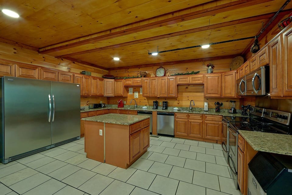 11 bedroom cabin with fully furnished kitchen