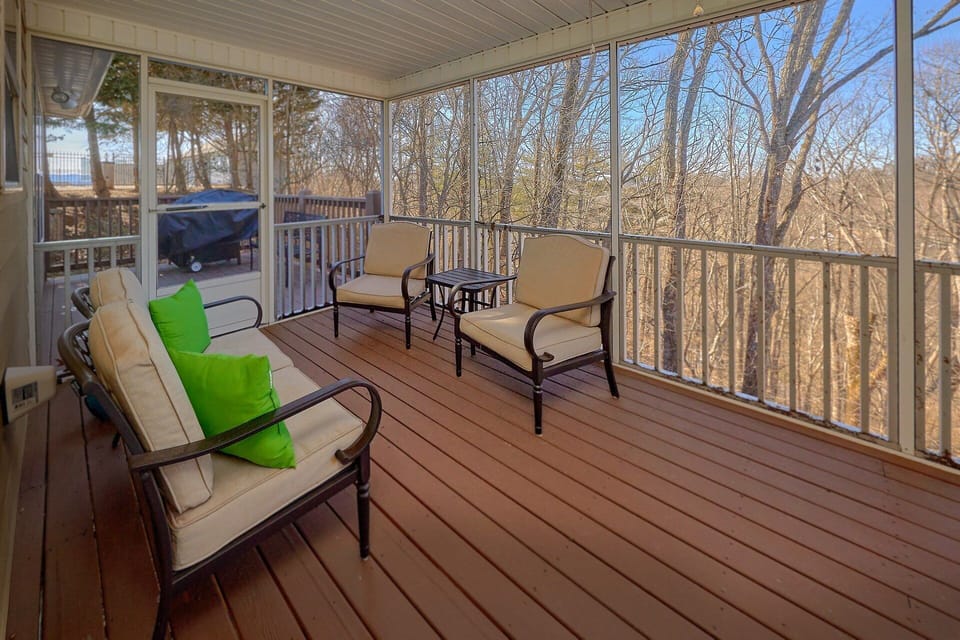 4 Bedroom Vacation Home in Sevierville Sleeps 12