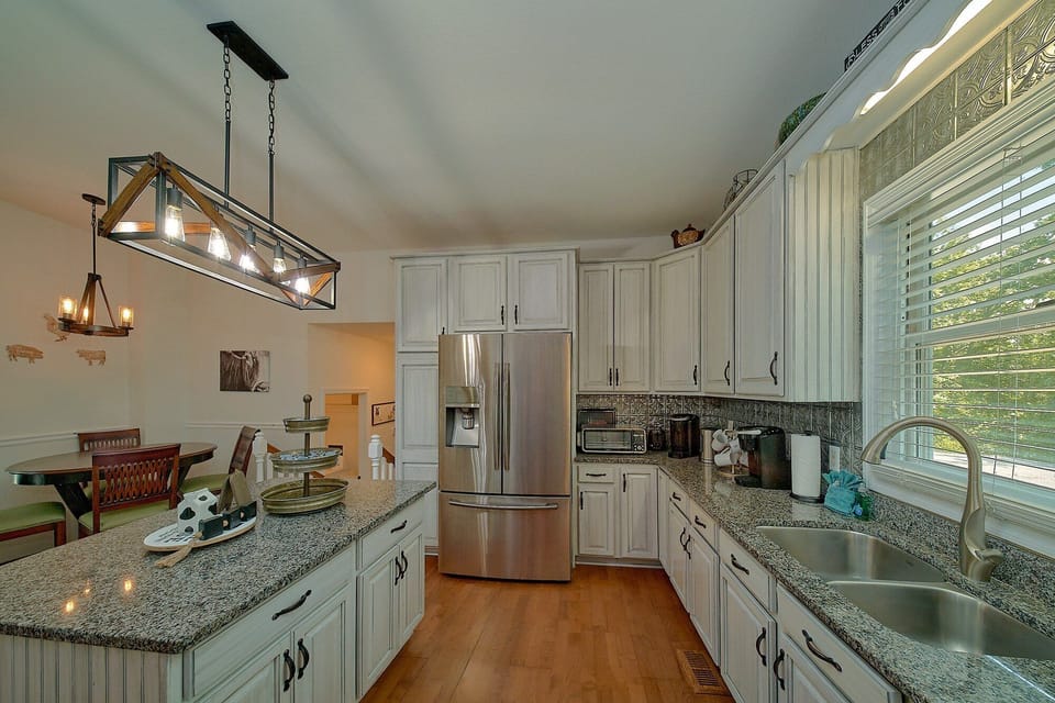 5 bedroom cabin with fully furnished kitchen