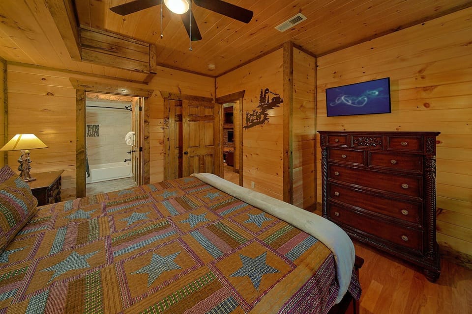 Beautiful 5 Bedroom 5.5 Bath Sleeps 16