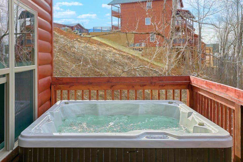 3 bedroom pool cabin with private hot tub