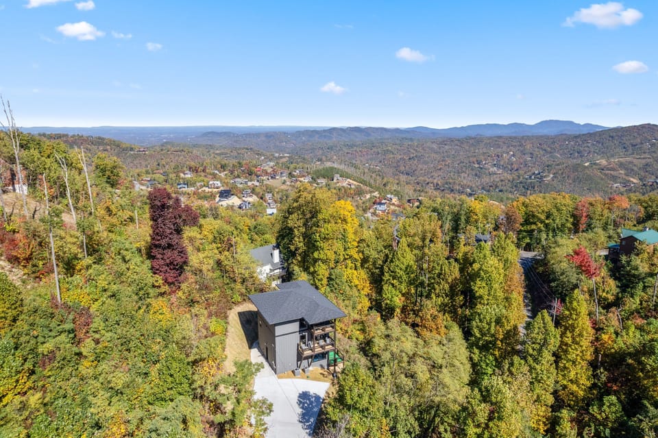 Premium 2 bedroom cabin with mountain views