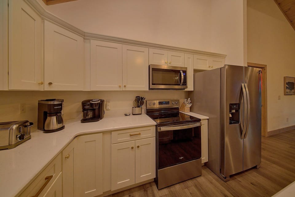 Open 3 Bedroom 3 Bath in Chalet Village Sleeps 6