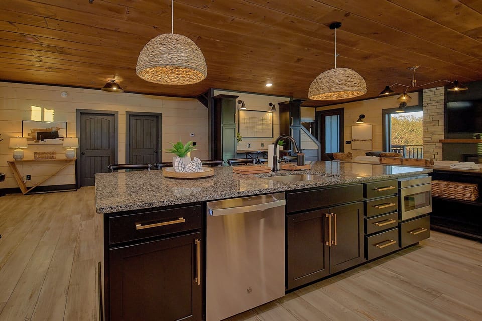 Fully furnished kitchen in 6 bedroom pool cabin