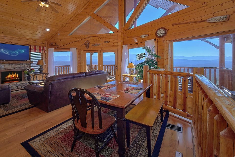 Dining Room Table and Chairs Seats 6