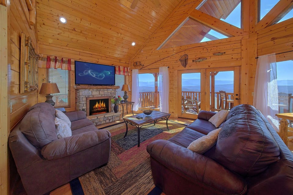 3 Bedroom Cabin with Spectacular Mountain View