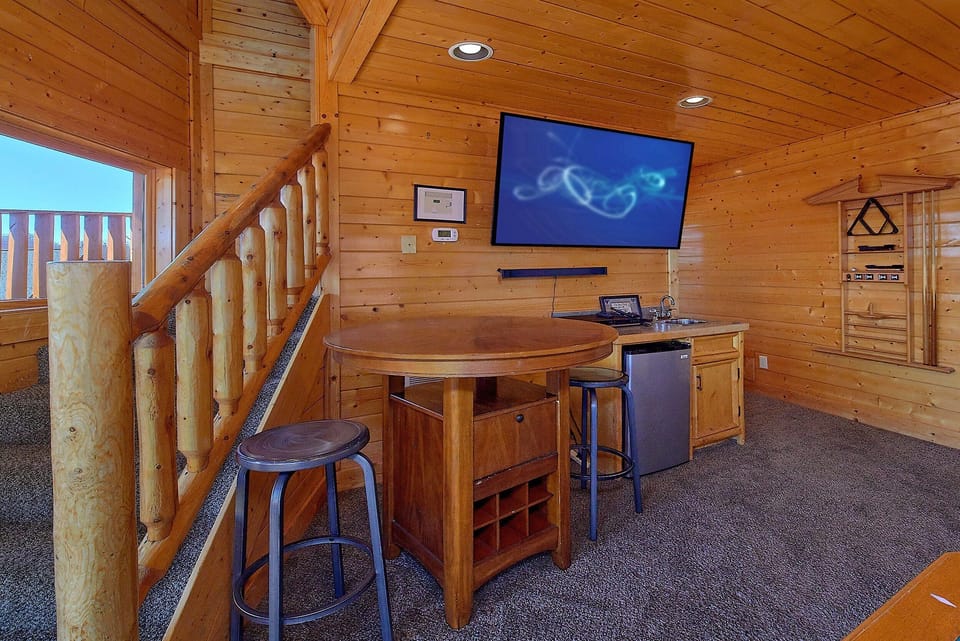 Lower Level Game Room with WiFi Sleeps 8