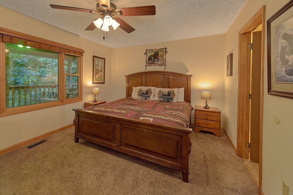 King Bedroom with En-Suite Full Bathroom