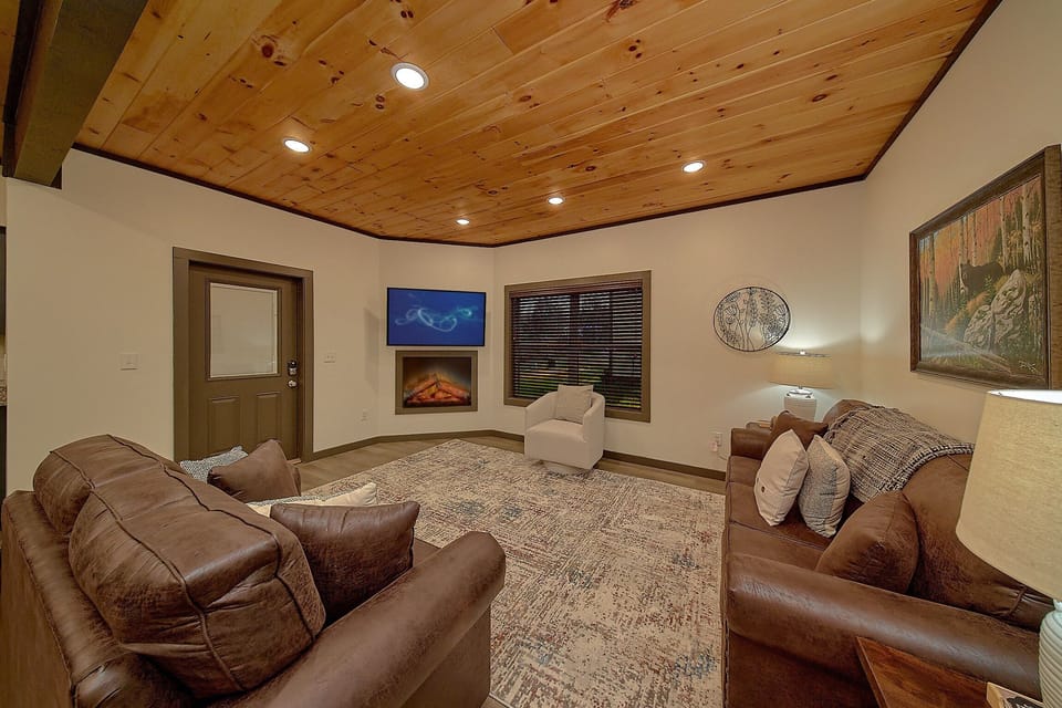 4 Bedroom Cabin in Sevierville Sleeps 12