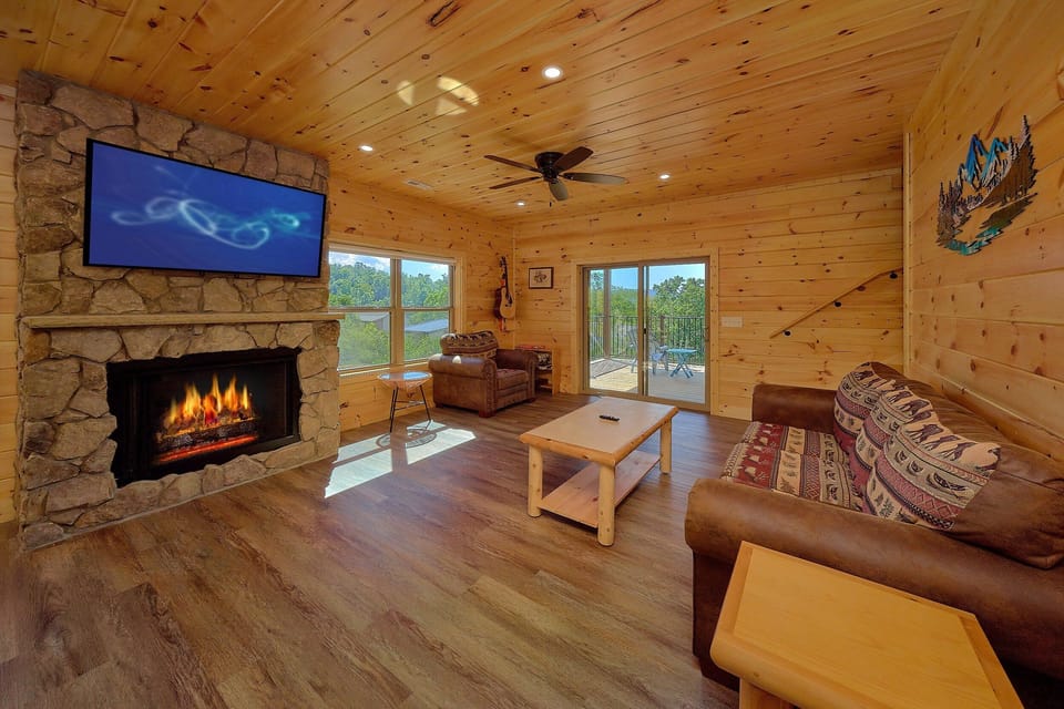 Gatlinburg cabin with 3 bedrooms and a fireplace