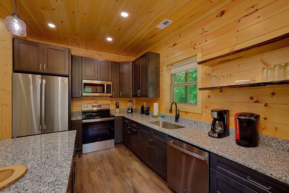 Fully Furnished kitchen in Gatlinburg cabin