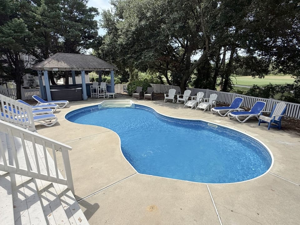 CC176: Beach ParTee Time | Pool Deck