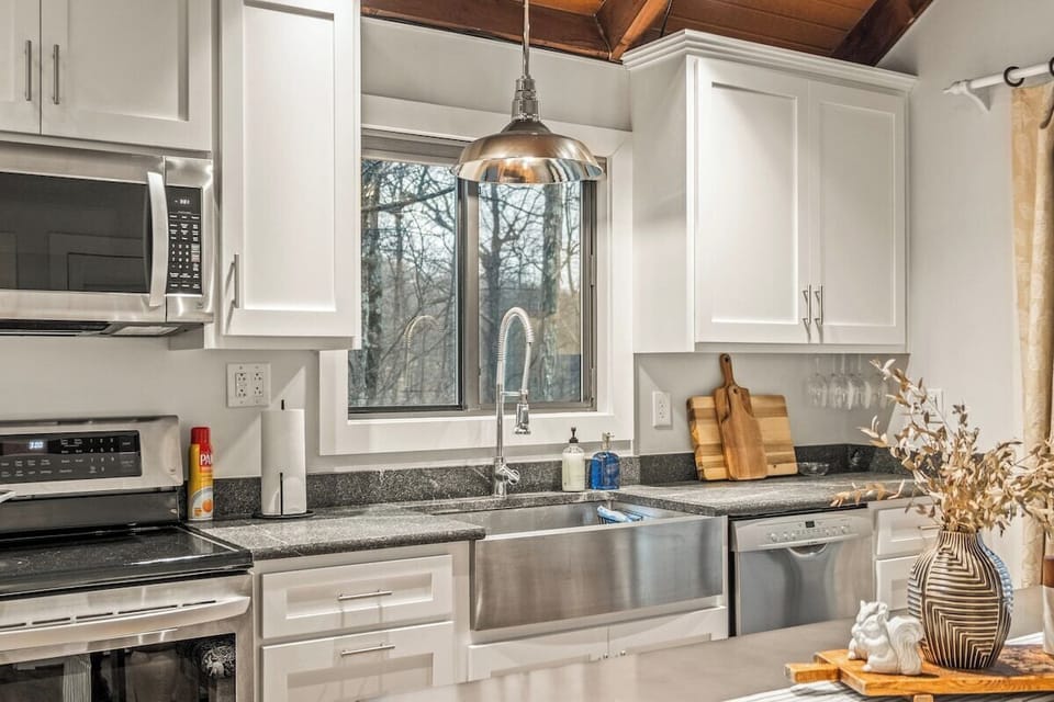 Main Level Kitchen- Open Floor Plan 