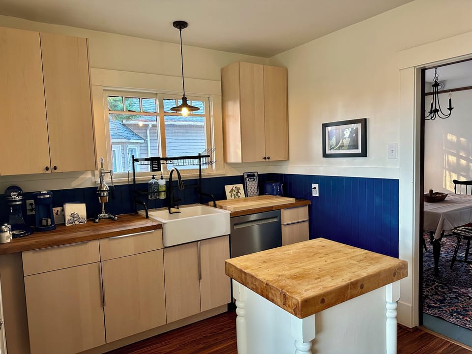 Kitchen has everything you need for great meals.