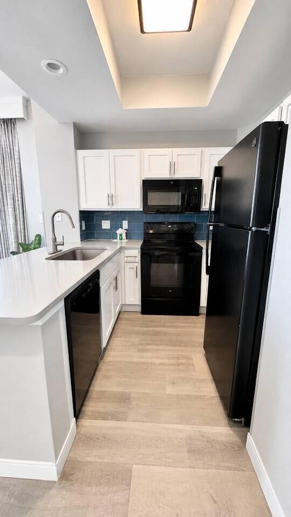 Cook, snack, or keep it simple!  This fully equipped kitchen has full-size appliances, plenty of counter space, and everything you need to make vacation meals easy.