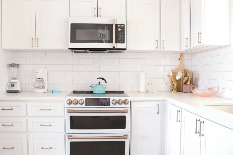 Fully equipped kitchen with high end appliances