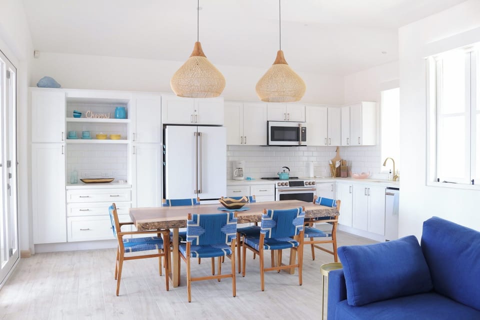 Fully equipped kitchen with high end appliances