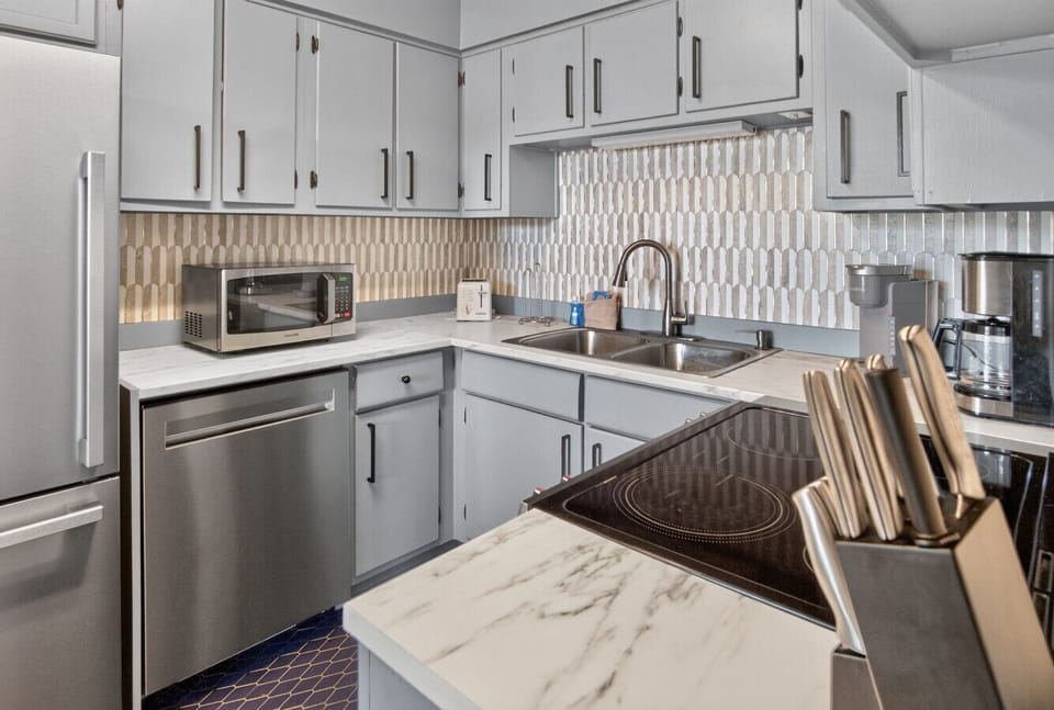 Kitchen | Electric Range | Stainless Steel Appliances