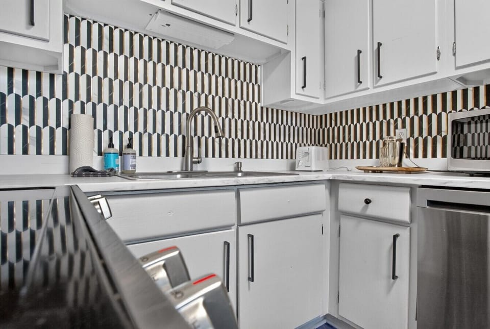 Kitchen | Stainless Steel Appliances | Modern Backsplash