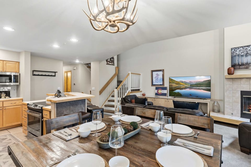 Dining area: Dining table with seating for 5, kitchen bar with 4 barstools