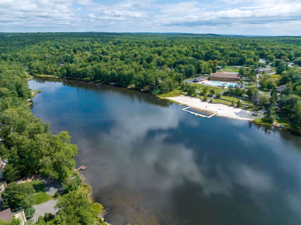 Make the most of your stay with convenient access to the lake.