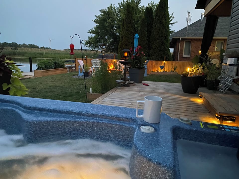 Outdoor spa tub