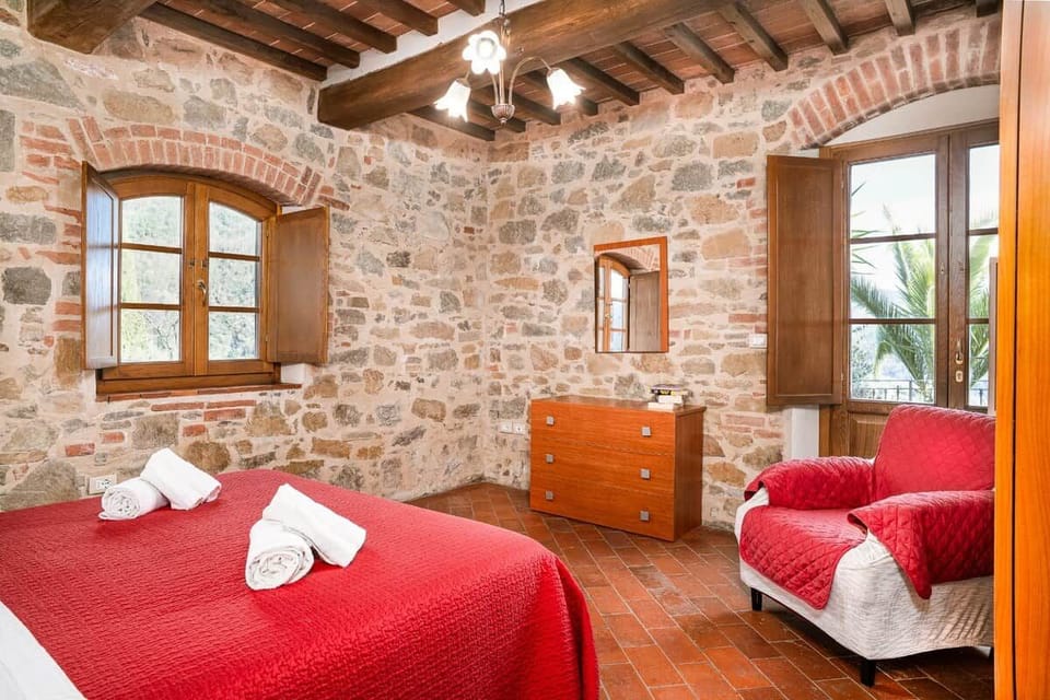Tuscan Villa Apt. · Pool · Olive Orchard · 4 pax House in Pescia, Italy