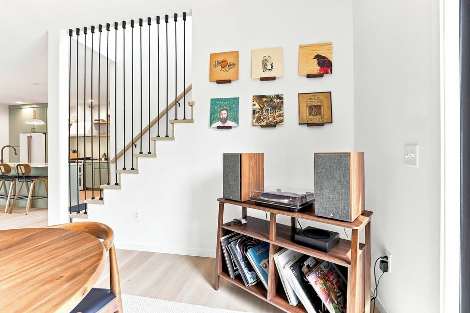 Set the perfect soundtrack for your stay at this dedicated analog music station. Whether you are spinning vintage classics over morning coffee or curating an upbeat vibe for a group dinner, this cozy corner brings a warm, nostalgic energy to your getaway.