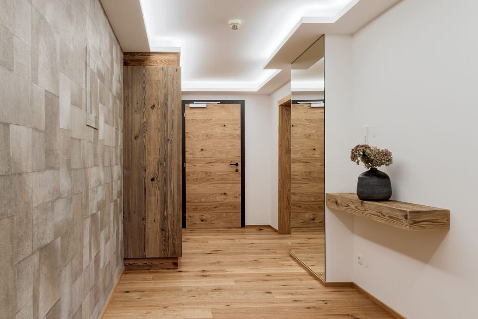 Stylish entry area in Premium Apartment Kirchberg, a modern central stay near supermarkets, train station and ski lift.