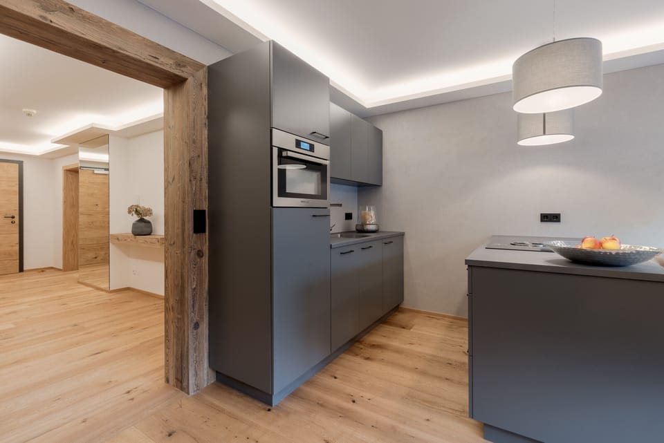 Modern kitchen in Premium Apartment Kirchberg, ideal for self-catering guests, short stays, ski vacations and train travel to the Brixental.