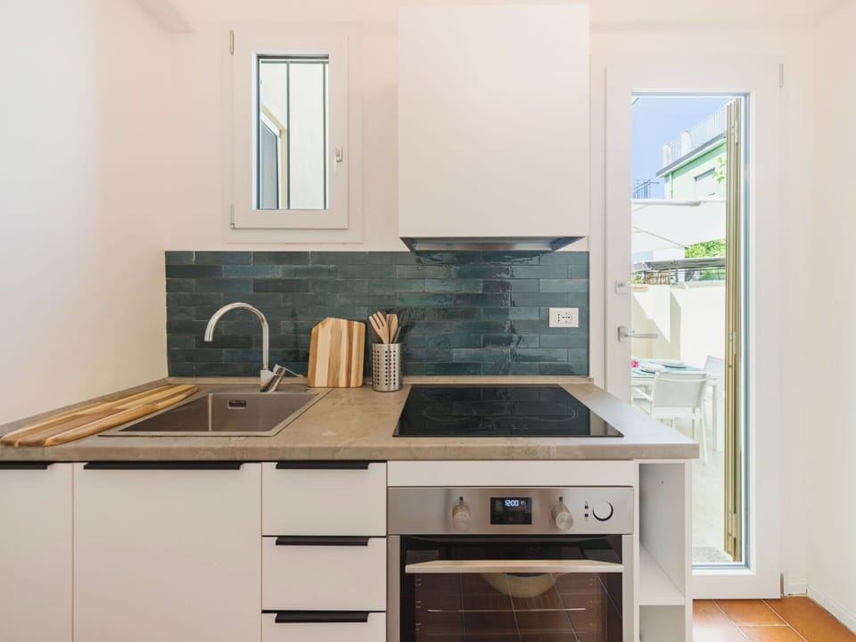 Kitchen, Countertop, Kitchen Appliance, Flooring, Interior Design, Major Appliance, Wood, Cabinetry, Floor, Furniture