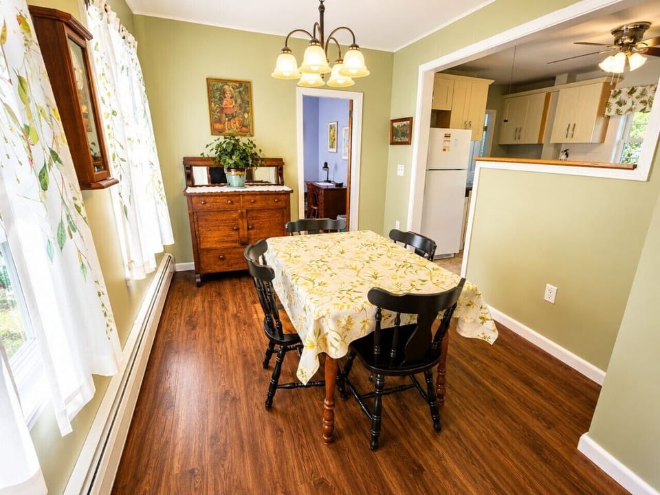 Bright dining area with comfortable seating and easy access to the kitchen.