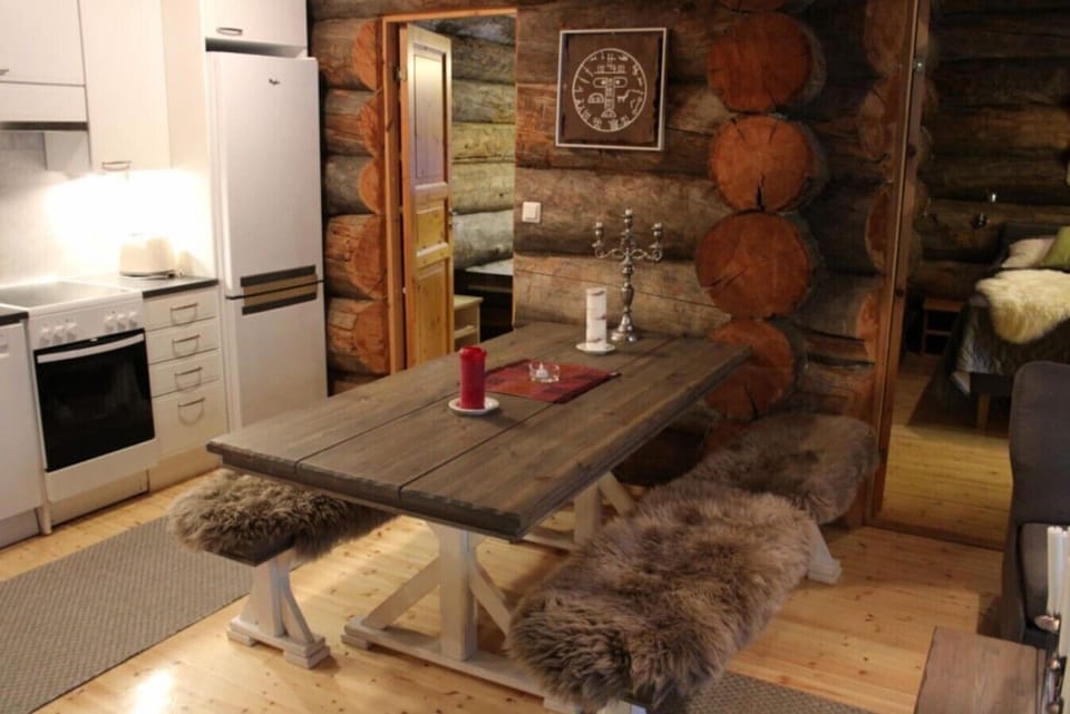 Dining table for the whole group in the middle of the open-plan kitchen.