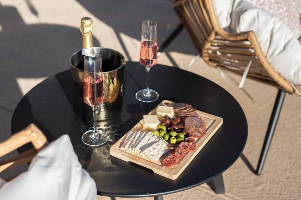 Lifestyle details shown for visual inspiration.