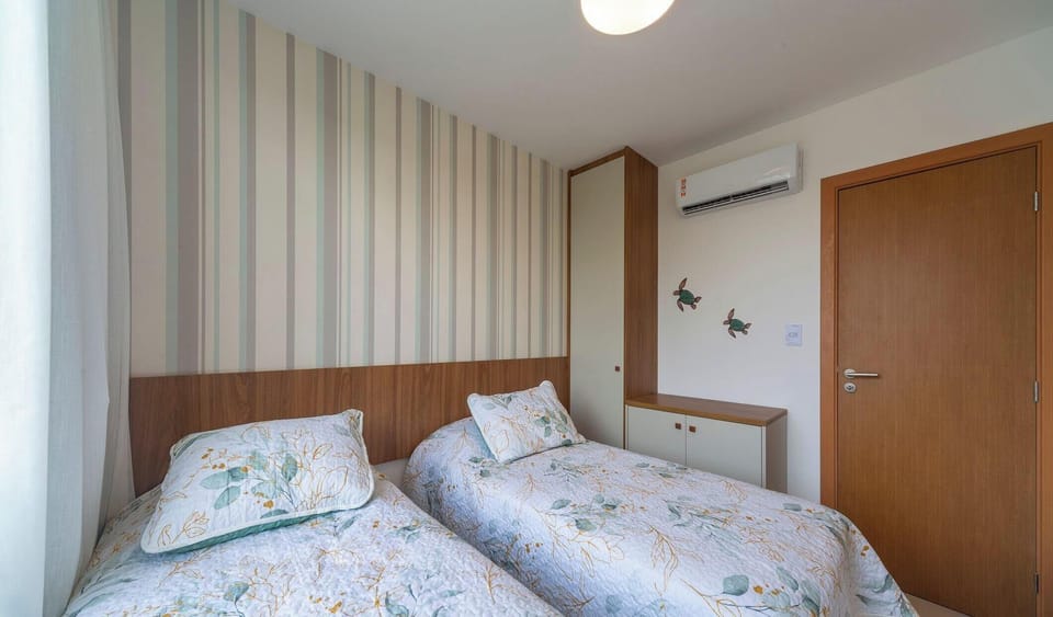 Photo of the whole room,Bedroom