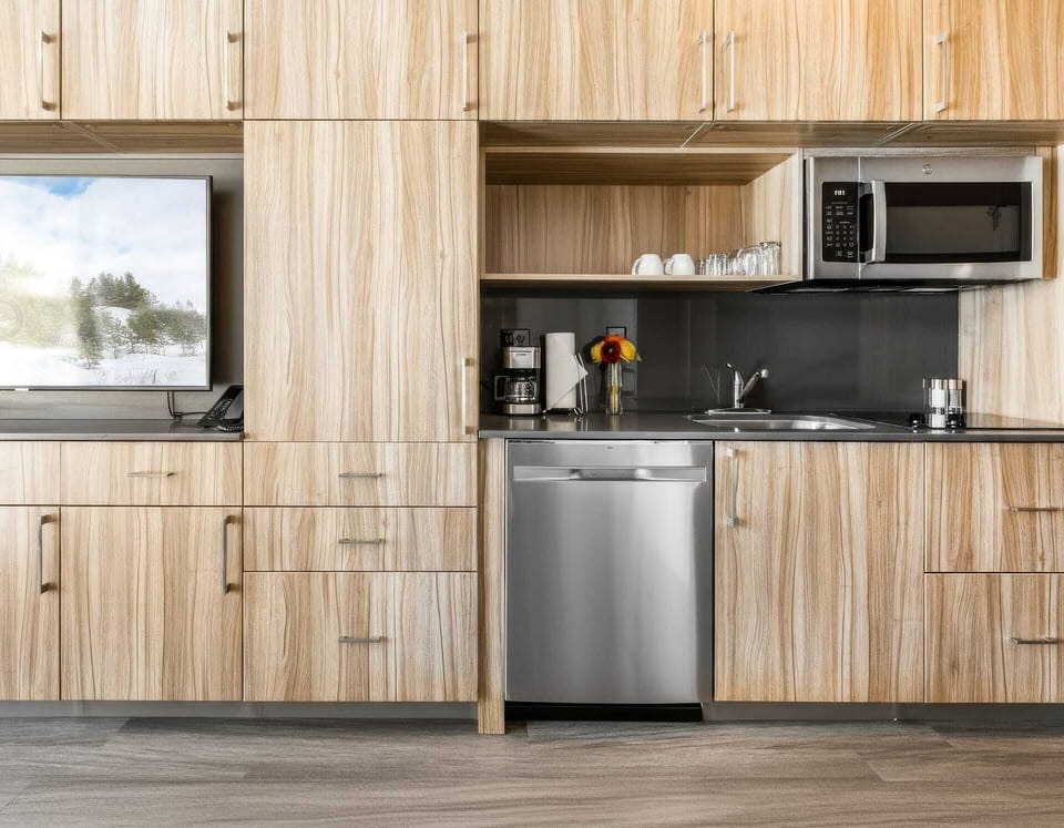 Kitchenette / TV