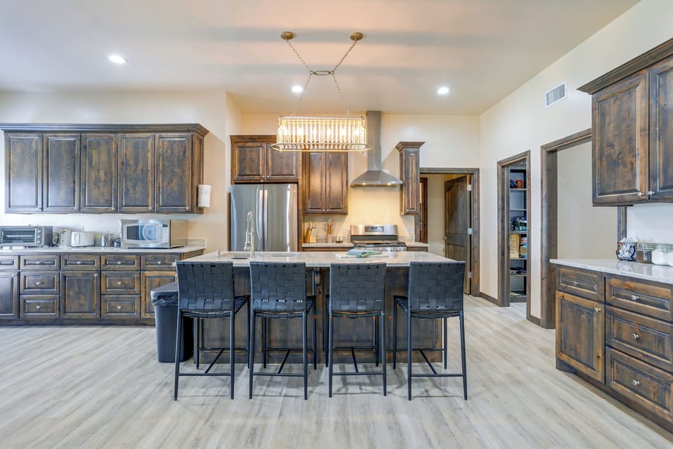 Kitchen | Main Level
