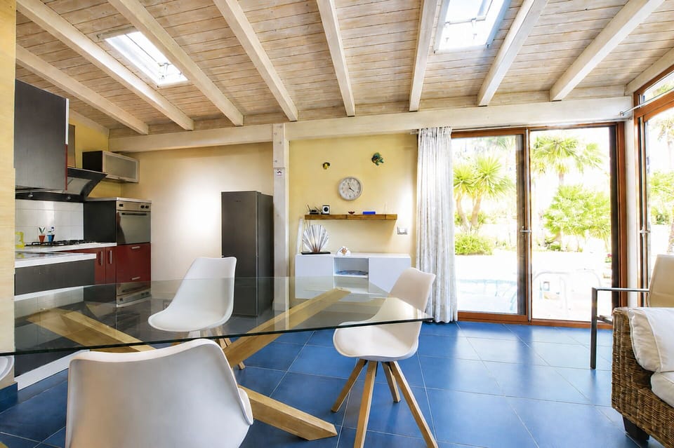 Autumn, Kitchen, Living Room, Spring, Summer
