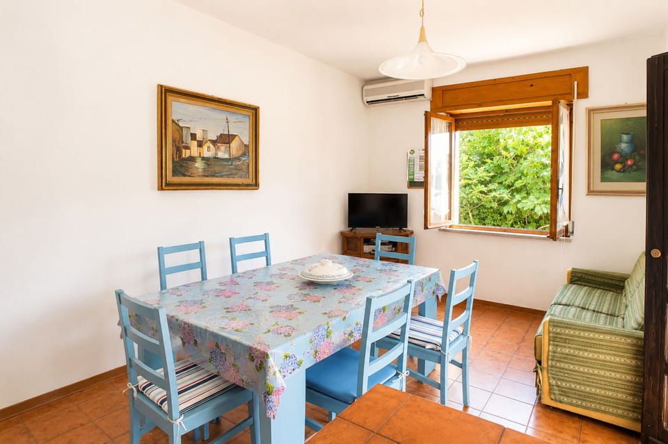 Autumn, Dining Room, Spring, Summer