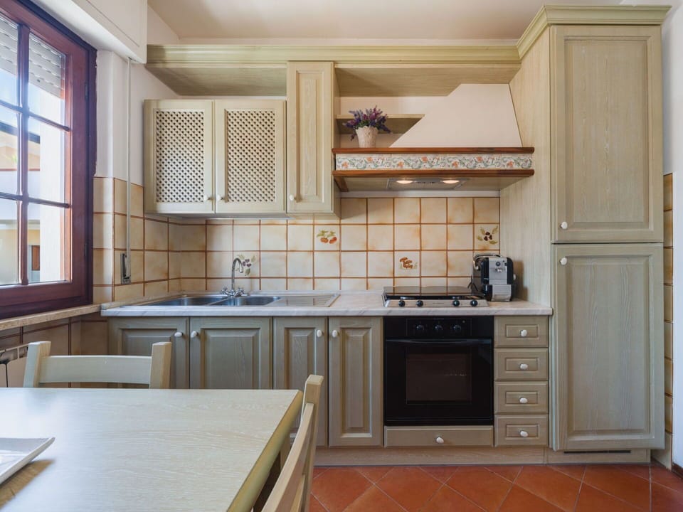 Kitchen, Kitchen Appliance, Cabinetry, Countertop, Major Appliance, Wood, Interior Design, Furniture, Flooring, Home Appliance