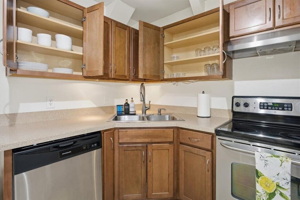 Kitchen w/all supplies
