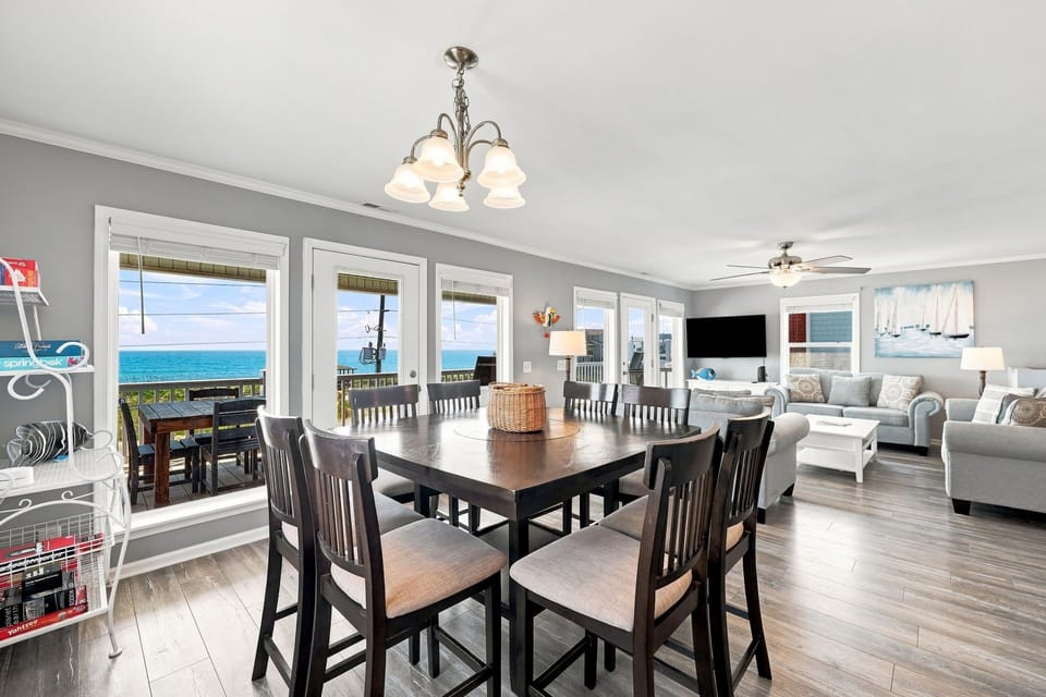 The panoramic views from sliding glass doors will make every meal unforgettable.
