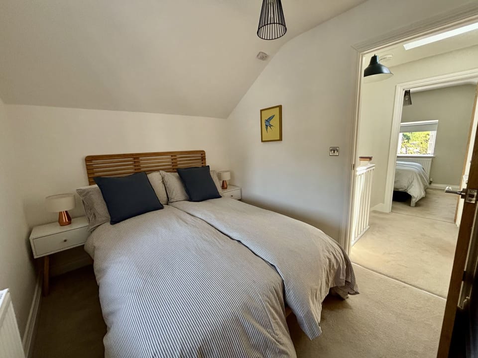 Coach House Retreat, Beaminster: View out across the hallway