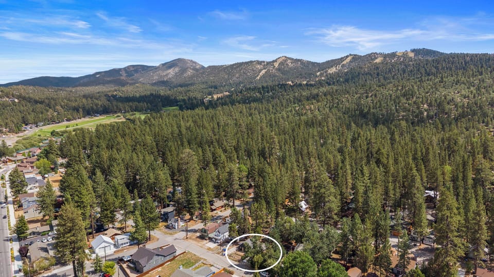 Bear Mountain (1.3 mi) & Snow Summit (1.2 mi) are both just a short drive away.